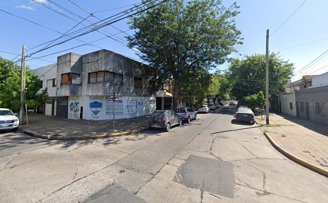 El suegro le reclamó que no preparó la comida y él lo apuñaló mientras dormía