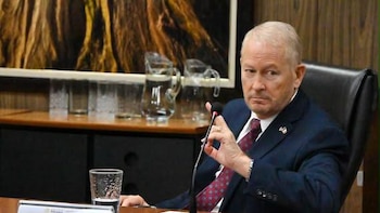 Ronald Johnson sostiene una reunión con la secretaria de Agricultura para erradicar el gusano barrenador