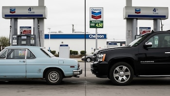 El aumento del precio de la gasolina golpea con más fuerza a los hogares de bajos ingresos en Estados Unidos
