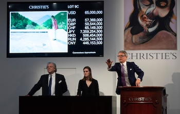 Las subastas de Sotheby’s, Phillips y Christie’s marcan la escala de precios de las obras más codiciadas de David Hockney (Photo by Don EMMERT / AFP)