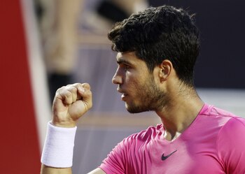 Alcaraz celebra un punto en