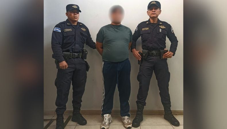 La Policía Nacional Civil detuvo a Carlos Alexander C. en el cantón Ashapuco del municipio de Ahuachapán Centro. (Cortesía: Policía Nacional Civil)