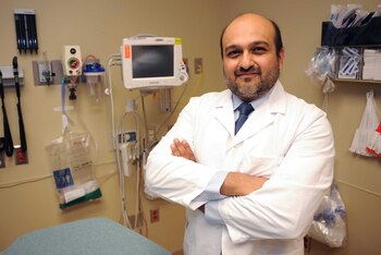 Dr. Hasan Gokal, fue despedido