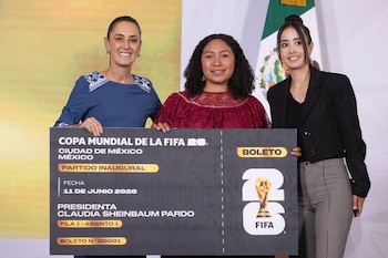 Entrega de boletos para el Mundial 2026 a las mujeres deportistas que ganaron el concurso de la presidenta Claudia Sheinbaum