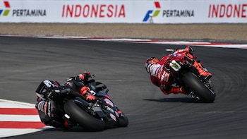 Bezzecchi vence en Indonesia y Jorge Martín arrebata el liderato a Marc Márquez