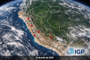 Fotografía satelital del Perú con cinco puntos rojos en la región andina y costera, el logo de IGP y la fecha 15 de julio de 2026.