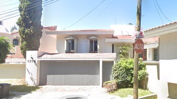 Una de las casas decomisadas