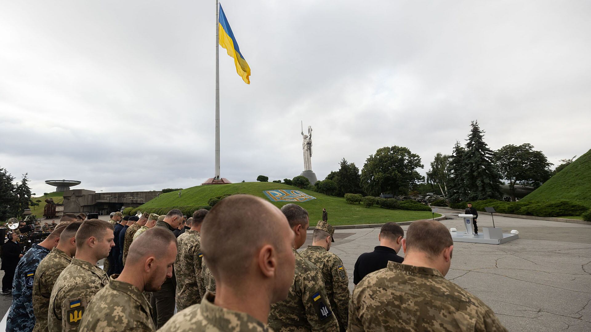 Zelensky encabezó el acto por el día de la bandera (@ZelenskyyUa)