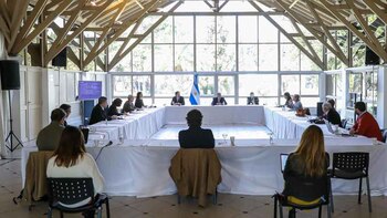 Alberto Fernandez - olivos - infectologos