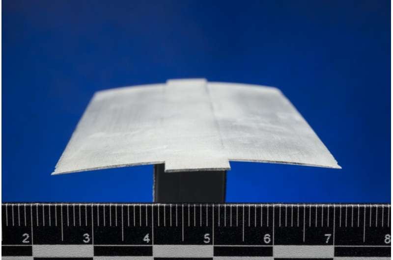 El nuevo perfil de palas denominado roamx-0201 presenta una estructura delgada y asimétrica diseñada para la atmósfera marciana. (NASA)