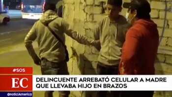 ‘El Cuco’ arrebata celular a