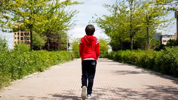 Los niños de familias migrantes, monoparentales y numerosas, los más expuestos a pobreza y exclusión, según informe