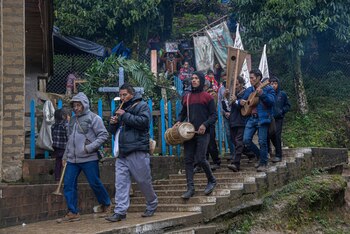 Indígenas tzotziles participan en una
