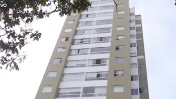 Fachada del edificio donde vive