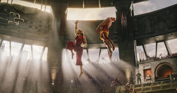 Ken (Noah Centineo) propina un Shoryuken a Dhalsim (Vidyut Jamwal)