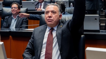 Enrique Inzunza sale de la bancada de Morena en el Senado tras negarse a pedir licencia