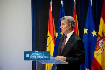 19/10/2026 El presidente del PP, Alberto Núñez Feijóo, presenta su "Contrato con España", en Espacio Larra, a 19 de octubre de 2026, en Madrid (España). El documento se concibe como el "acta fundacional" de su proyecto político y recoge los principios rectores esenciales que guiarán su ejecutivo en caso de ganar las próximas elecciones generales del 29 de noviembre.
POLITICA
Gabriel Luengas - Europa Press