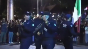 Policías de Tamazula se descoordinan durante la escolta del Grito de Independencia