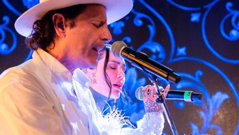 Cande y Coti cantaron en