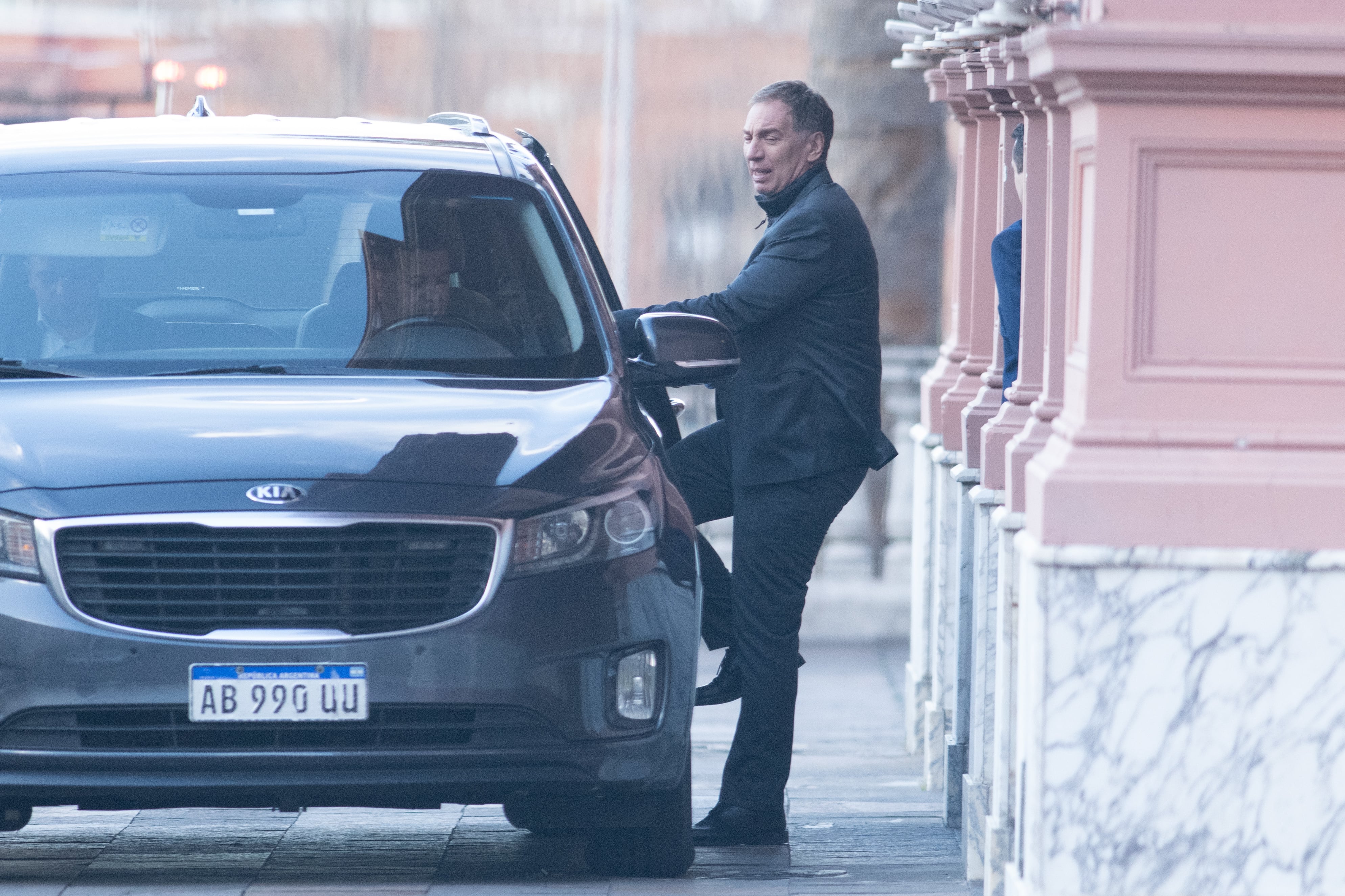 Diego Santilli saliendo de la Casa Rosada (Jaime Olivos)