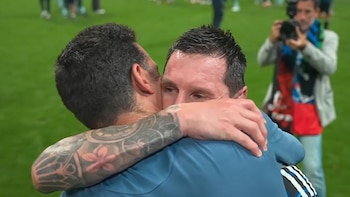 Revelaron los diálogos íntimos que tuvo Lionel Messi con Scaloni, De Paul y Cuti Romero en cancha tras el histórico 2-1 sobre Inglaterra