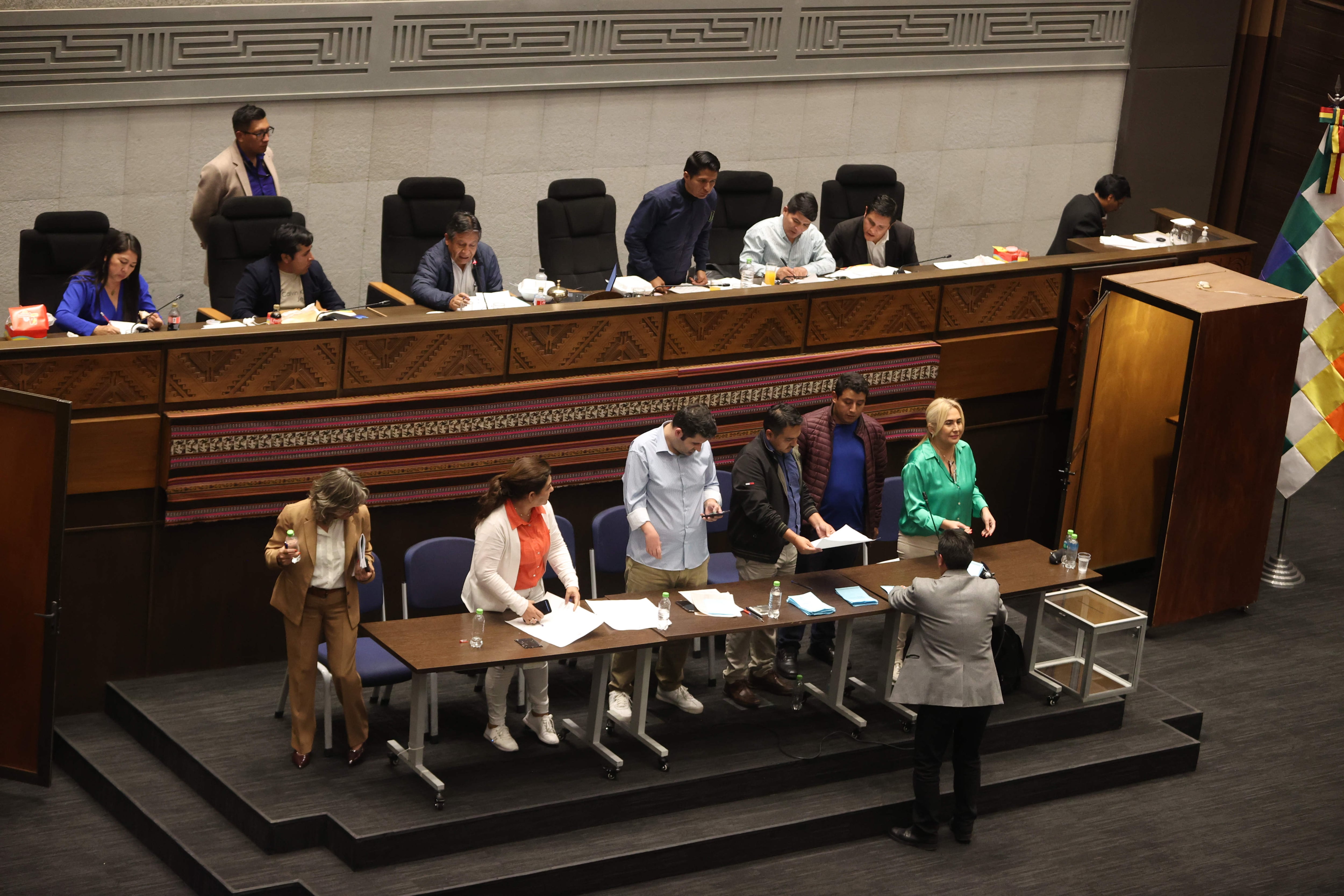 Legisladores de Bolivia participan durante la votación para la designación del fiscal general del estado en la Cámara de Diputados en La Paz (Bolivia). 2024. EFE/Luis Gandarillas