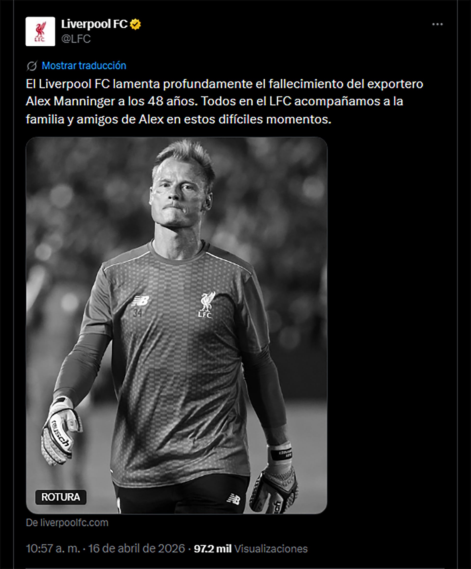 La publicación del Liverpool FC tras el fallecimiento de su ex arquero Alex Manninger, quien aparece en la imagen en blanco y negro con su uniforme deportivo