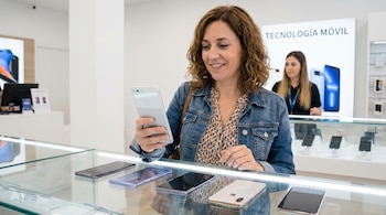 celular - 40 años - millennials - tecnología - 30 de abril