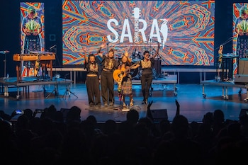 La obra de Sara Curruchich une kaqchikel y español y suma reconocimientos internacionales por su música y su defensa de los derechos de las mujeres y de los pueblos indígenas.