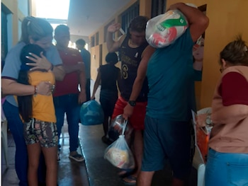 En los refugios venezolanos prestando