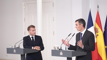 Sánchez se disculpa ante Macron por el rechazo del Tratado de Amistad en el Senado por la negativa del PP