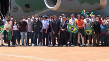 Jair Bolsonaro recibiendo a refugiados