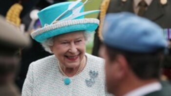 IOC Member Meets Queen; Table