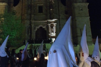 Los capirotes suelen estar hechos