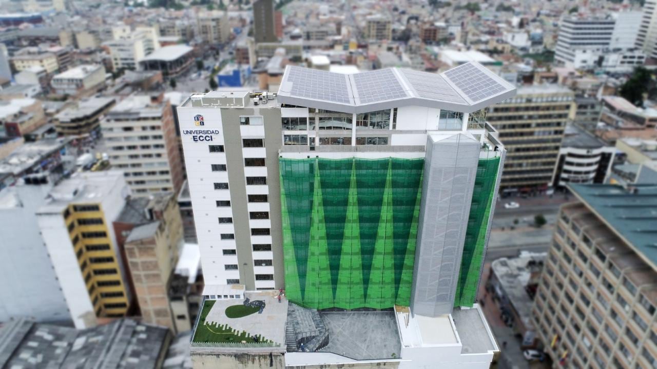 El rector Fernando Arturo Soler afirmó que este logro refleja el compromiso con la excelencia, posicionando a la universidad como referente nacional en procesos eficientes y cultura de autoevaluación permanente