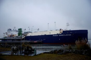 Vista del buque cisterna de