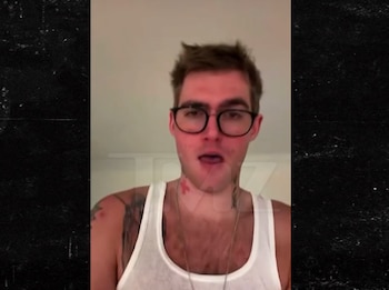 Un video compartido por TMZ mostró a Presley Gerber horas antes de su muerte y aparentemente bajo el influjo de sustancias
(Créditos: TMZ)