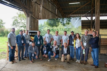Los granjeros que se turnan para cuidar de los animales de la Manon Relandeau