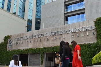 Leonel Núñez, miembro de la Comisión Liquidadora, informó sobre los avances registrados en el cierre de nueve instituciones públicas. (FOTO: Hondudiario)
