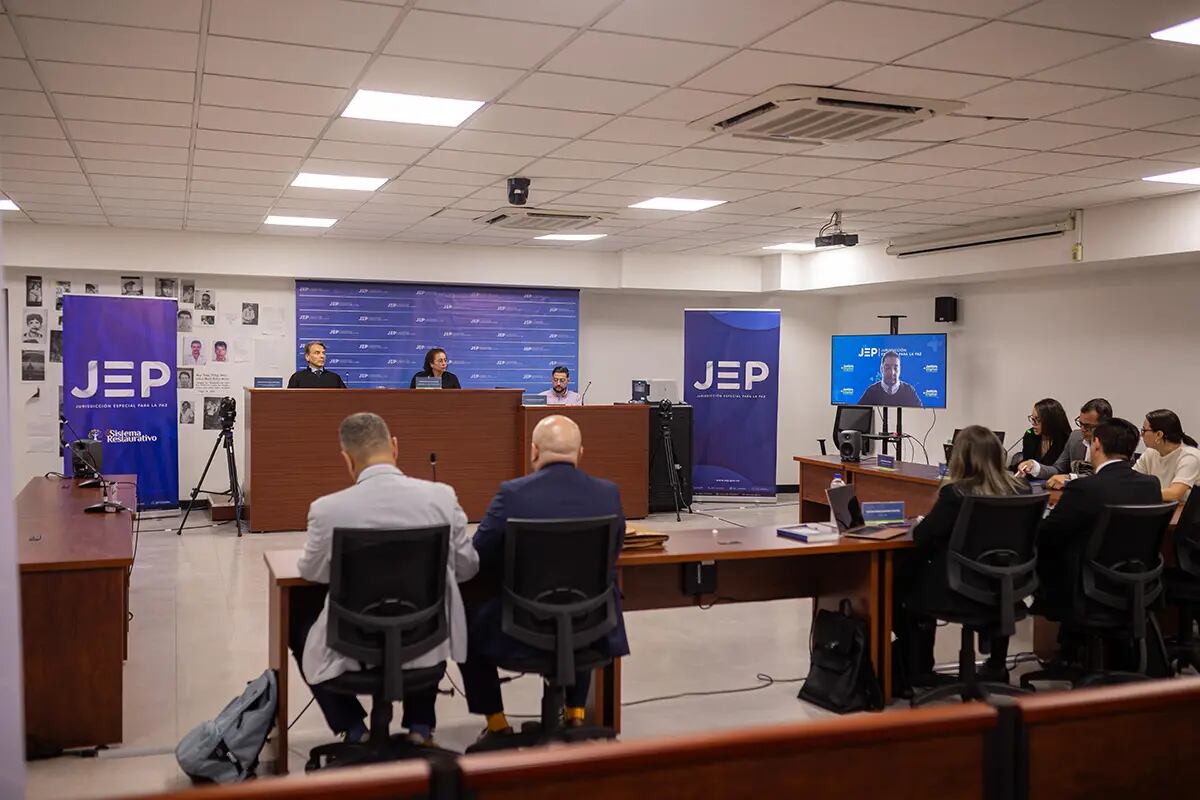 Magistrados de la JEP escucharon los testimonios presentados durante la jornada judicial. - crédito JEP
