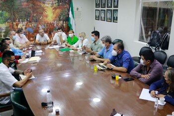 Juan Carlos Áñez (5-d), hermano