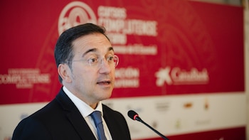Albares está "mirando la posibilidad" de ir a la final del Mundial aunque al día siguiente acompañe a Sánchez a Argel