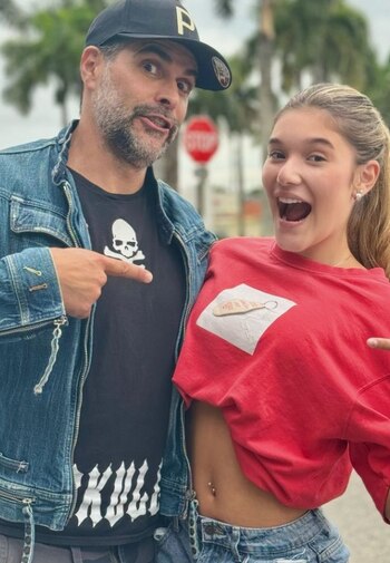 Ella es Violeta, la hija