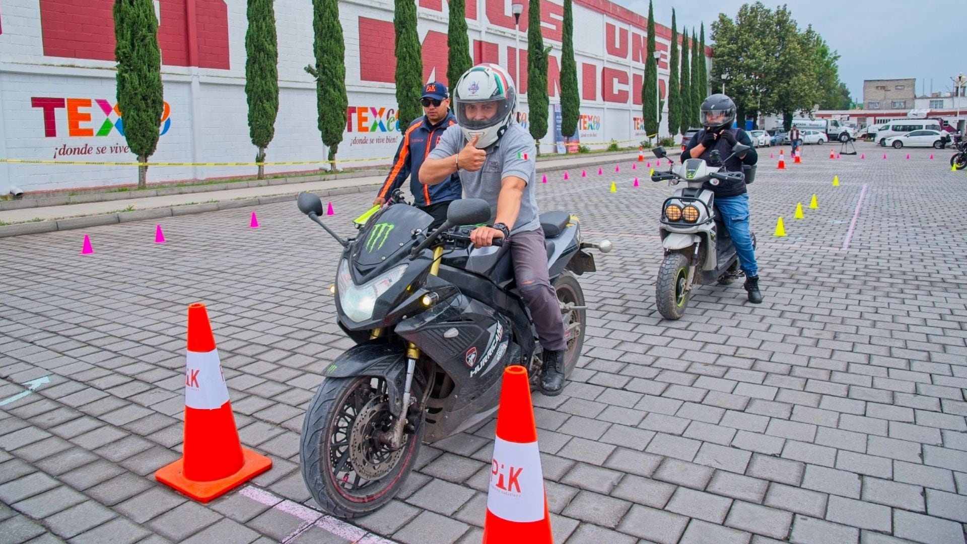El gobierno del Estado de México abrió un nuevo módulo para tramitar la certificación de motociclistas (X@SEMOV_Edomex)