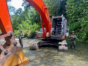 La infraestructura destruida en Nariño tenía capacidad para producir 13.500 gramos de oro al mes con un valor comercial de 5.970 millones de pesos - crédito prensa Ejército Nacional