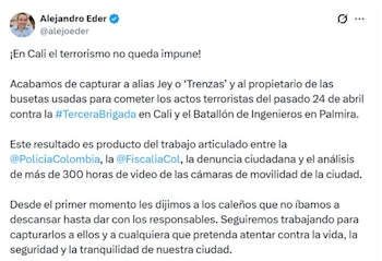 O prefeito de Cali, Alejandro Eder, confirmou que a administração municipal está trabalhando para evitar que o terrorismo fique impune e destacou a coordenação institucional da investigação – crédito @alejoeder/