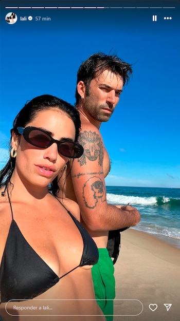 Las postales románticas de Lali