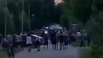 Una mujer y dos niñas