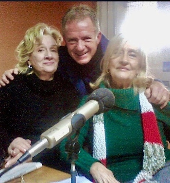 "Rina Morán (de negro) y