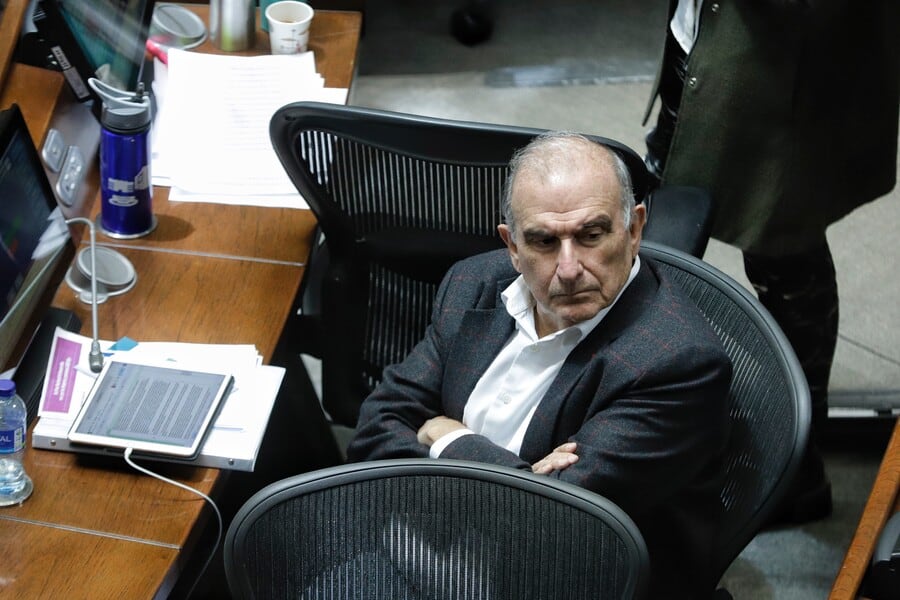 El excongresista instó a evitar tecnicismos legales y abogó por una salida razonable, sugiriendo que Peña asuma el cargo mientras lamenta la falta de respuestas efectivas ante la crisis - crédito Camila Díaz/Colprensa